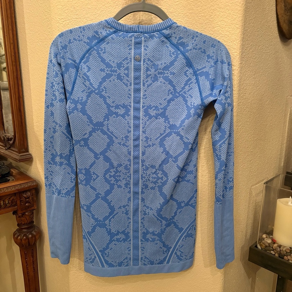 LULULEMON Women Blue Snakeskin Swiftly Tech Long Sleeve Athletic Top Size 6 - Picture 4 of 6